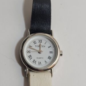 Top Ten~  Black and White Quartz Watch